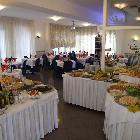 Hotel Mediterraneo Pesaro Buitenkant foto