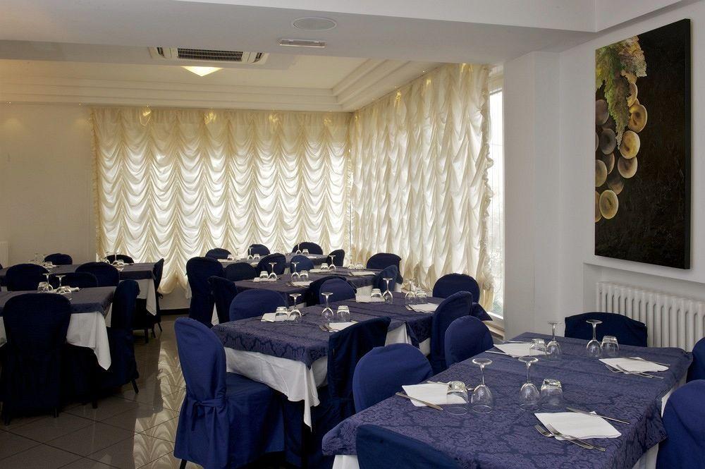 Hotel Mediterraneo Pesaro Buitenkant foto
