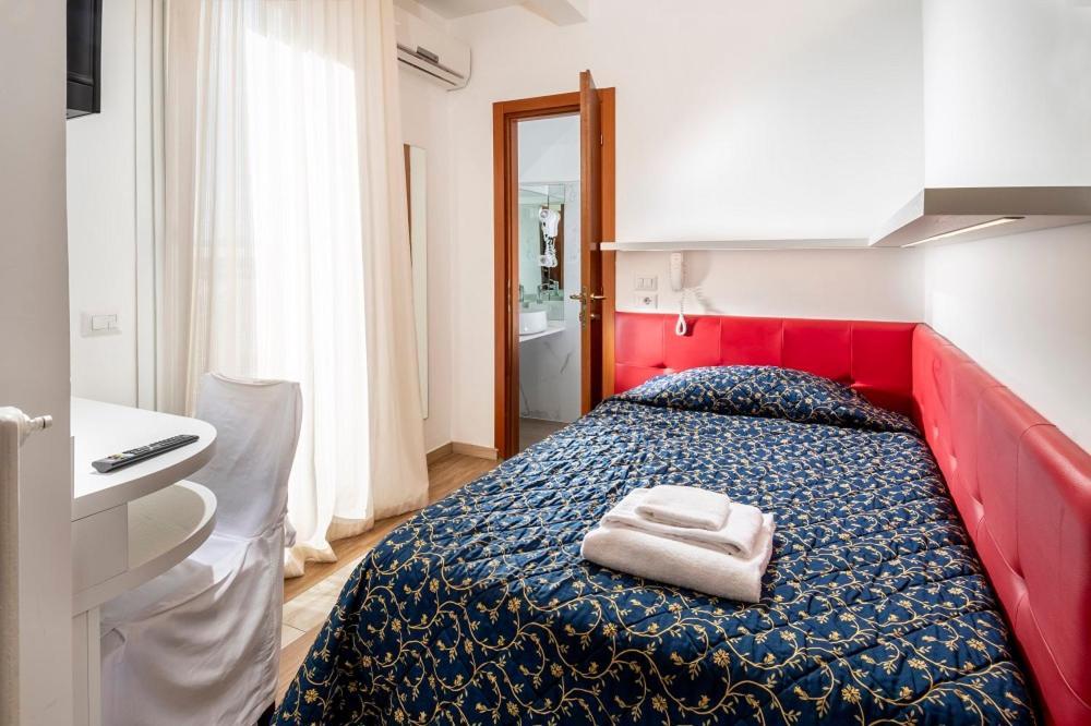 Hotel Mediterraneo Pesaro Buitenkant foto