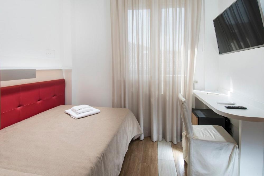 Hotel Mediterraneo Pesaro Buitenkant foto