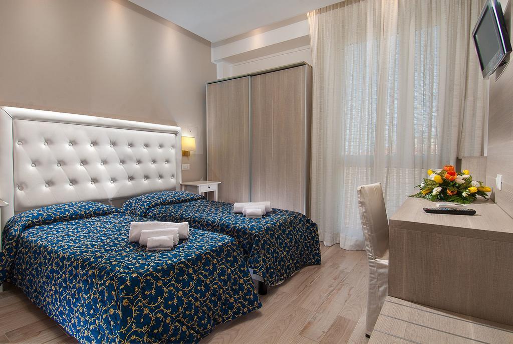 Hotel Mediterraneo Pesaro Buitenkant foto