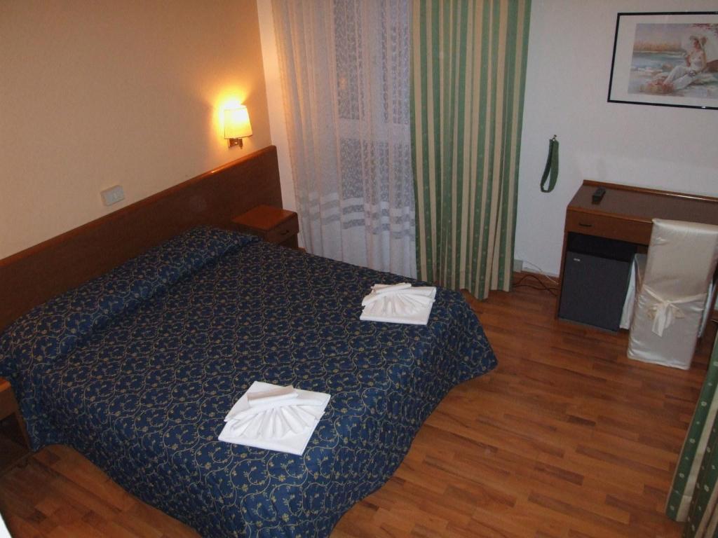 Hotel Mediterraneo Pesaro Buitenkant foto