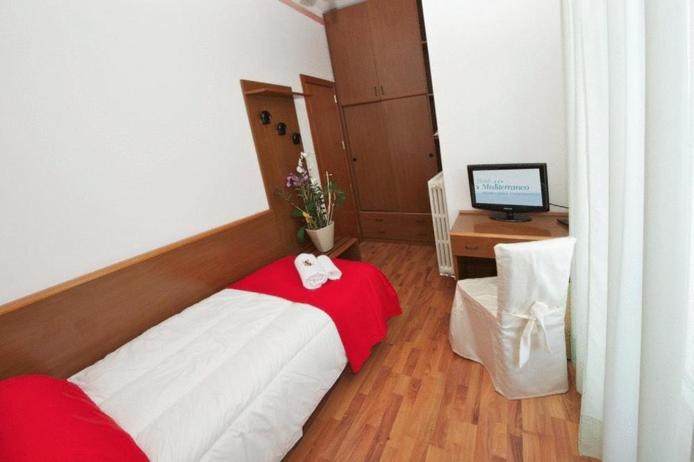 Hotel Mediterraneo Pesaro Kamer foto