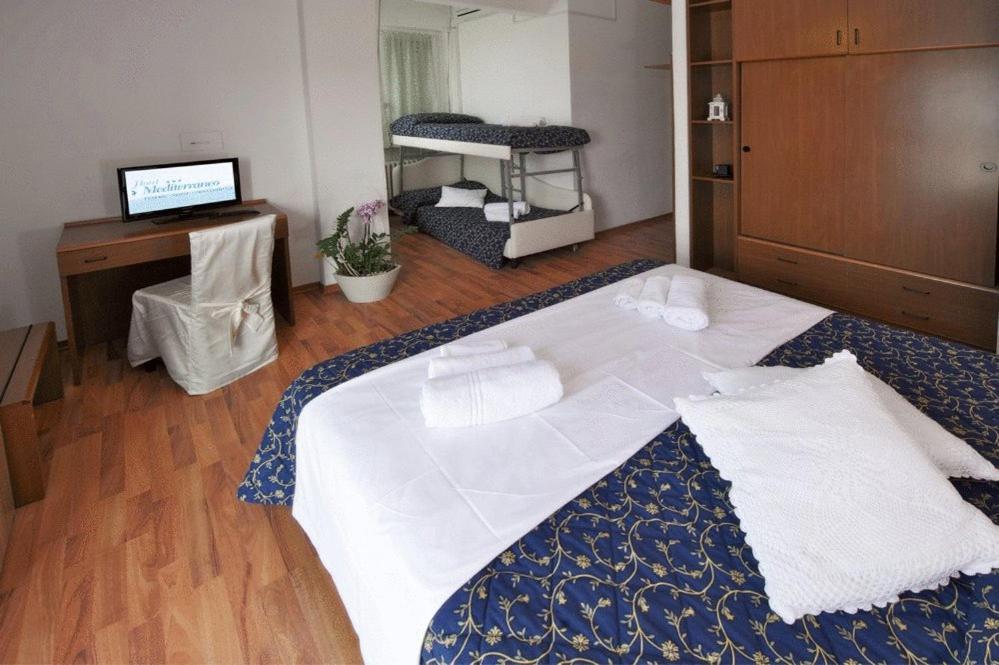 Hotel Mediterraneo Pesaro Kamer foto